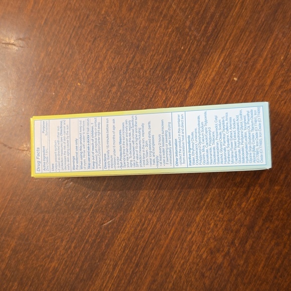 Kosas Revealer Skin-Improving Foundation in Very Light Neutral 100 - NEW - Picture 7 of 8